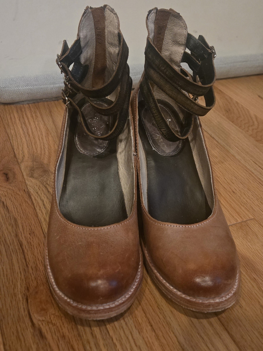 Freebird Randi Brown Leather Round-Toe Heels with Black Strappy Ankle Wraps Sz 9